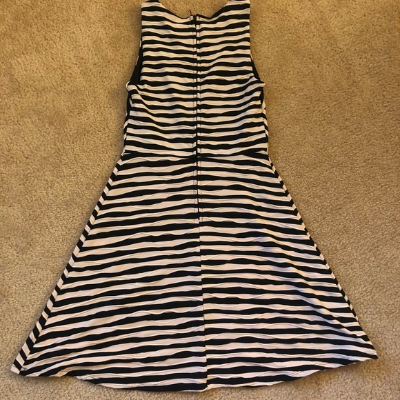 Dress - Picture 4 of 4